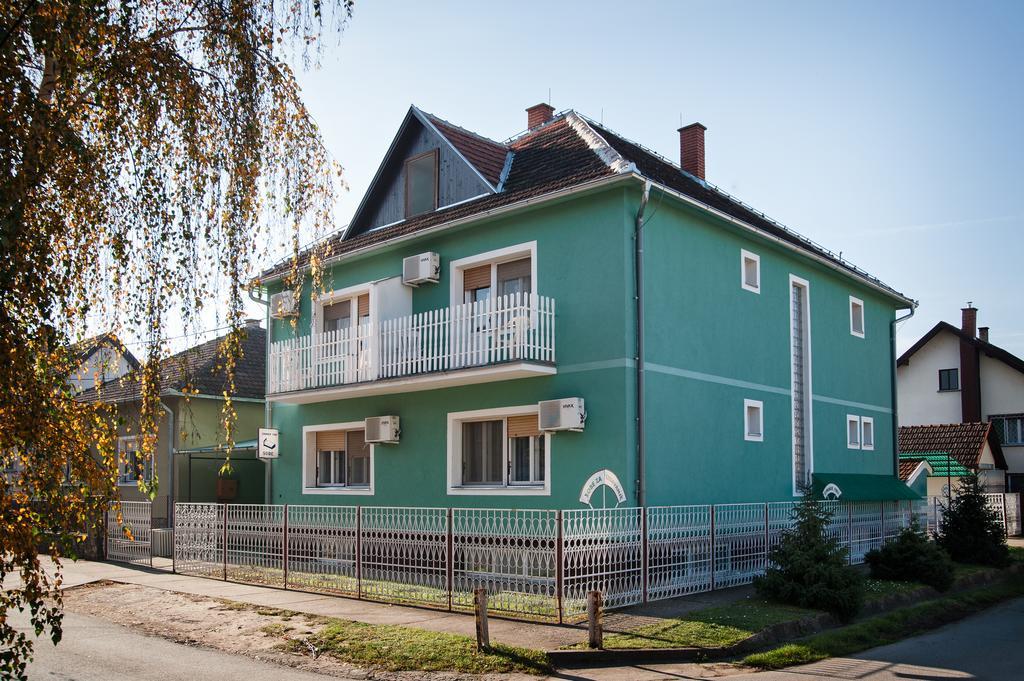 Guest House Family Kanjiža Exterior foto